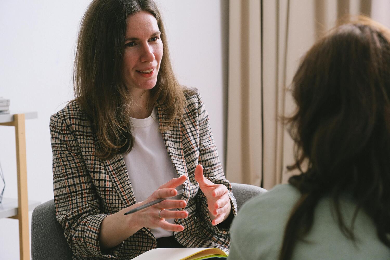 Therapist talking to patiemt