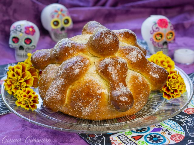pan de muerto bread